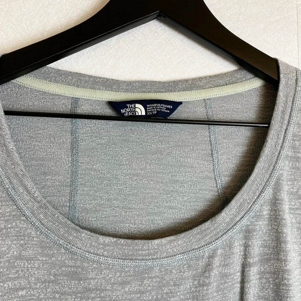 The North Face Light Heather Grey Round Neck Slouchy Slub Cotton Blend T-Shirt - Picture 4 of 6